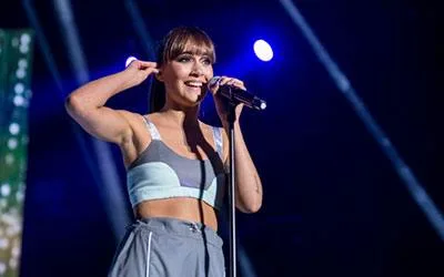 Idea de Funko de Aitana con micrófono