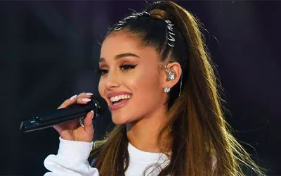 Idea de Funko de Ariana Grande con micrófono